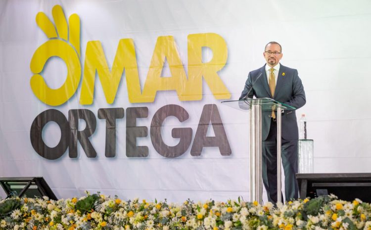 Rinde informe Omar Ortega y ratifica su intención de ser candidato a gobernador