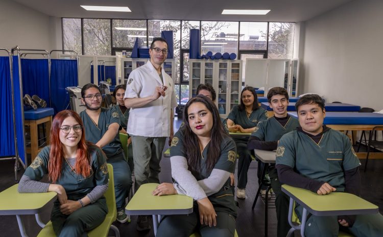  Sólo 36 de cada 100 estudia licenciatura