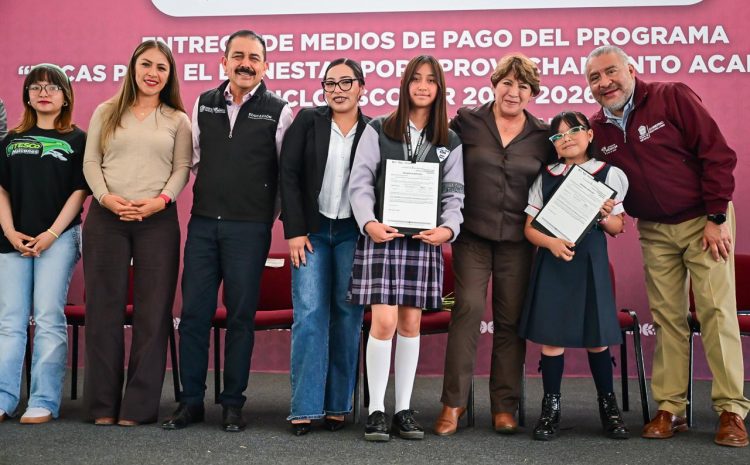 Edomex entrega Becas por Aprovechamiento Académico