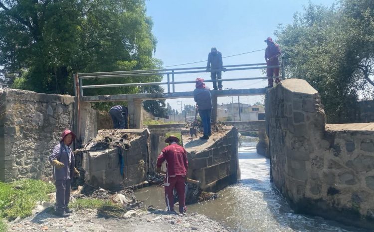  Limpian canales y drenajes de Toluca
